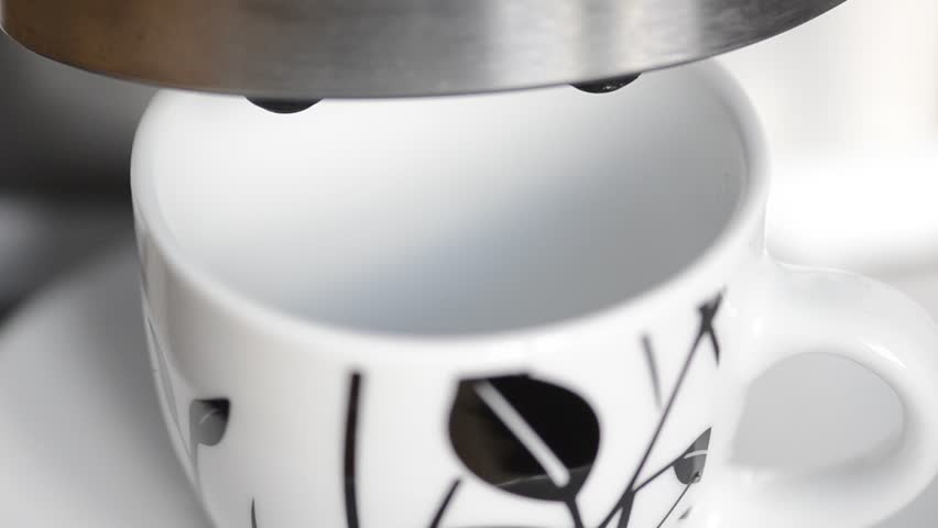 Automatic coffeemaker brews espresso