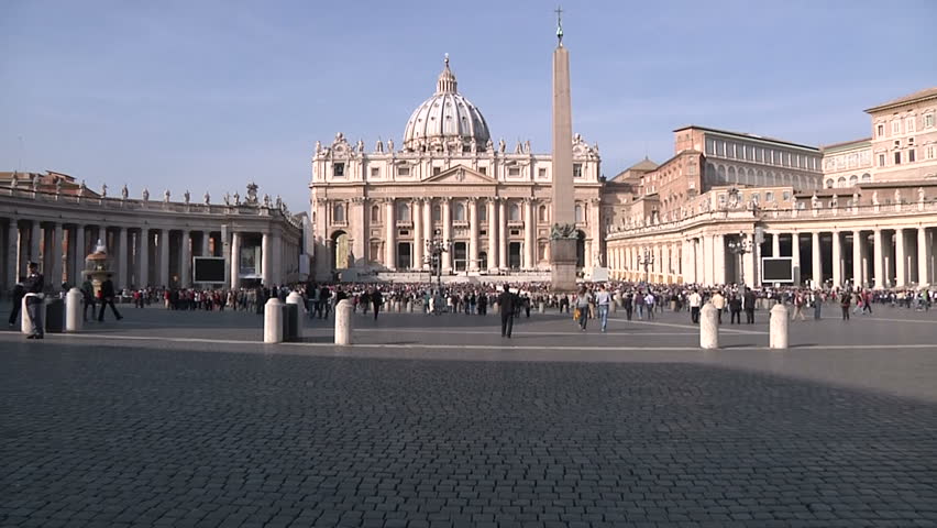 Crowd waiting for the Pope in front of the Papal Basilica of Saint Peter