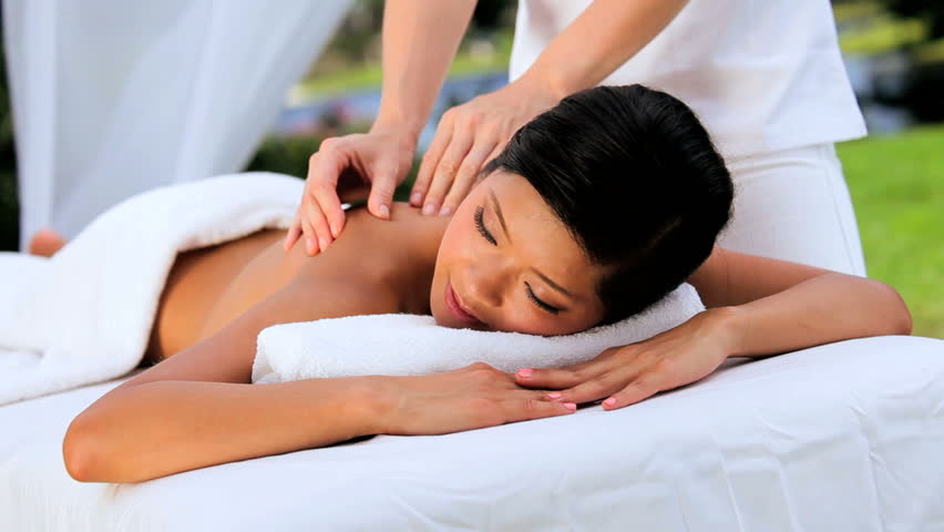 Professional Masseur Using Oils For Upper Body Massage On Beautiful
