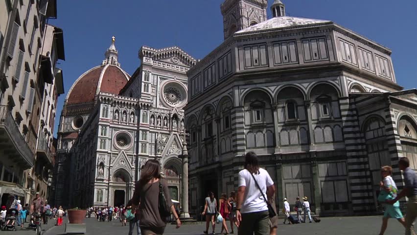  Tourists walk around the Basilica di Santa Maria del Fiore