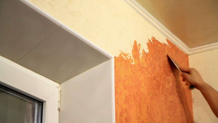 Master applies colored wax on ornamental plaster. 