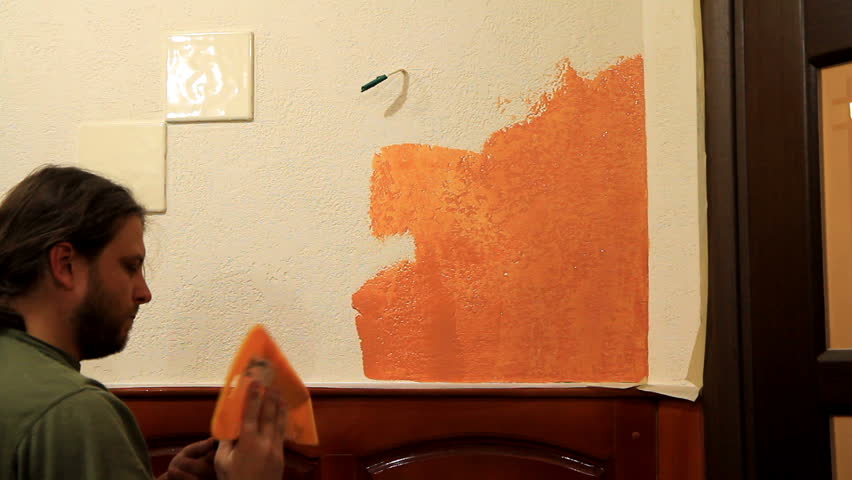Master applies colored wax on ornamental plaster. 