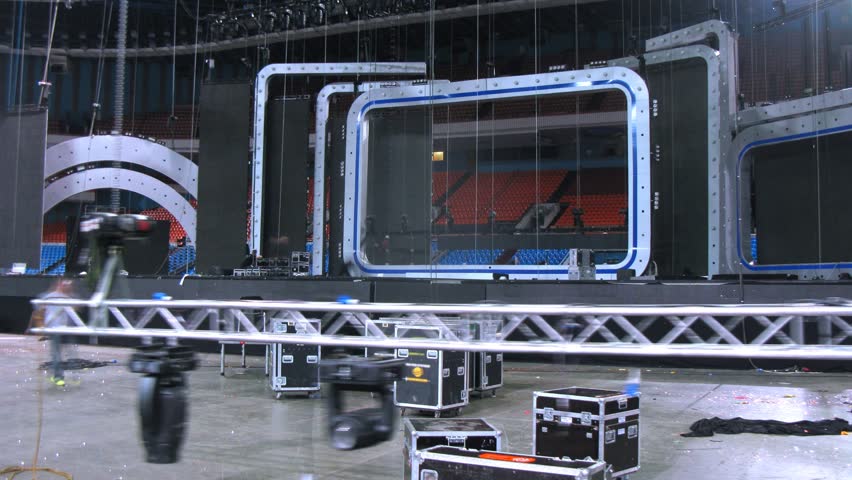 Working scenes haul down downwards projector as to dismantle, time lapse
