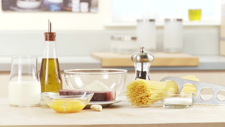 Ingredients for spaghetti carbonara 