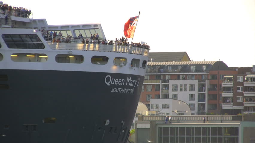 HAMBURG - MAY 8: Queen Mary 2 leaves Hamburg during the anniversary of the Port on May 8, 2011 in Hamburg, Germany. Hafengeburtstag with more than 1.5 million visitors and 300 guest ships.