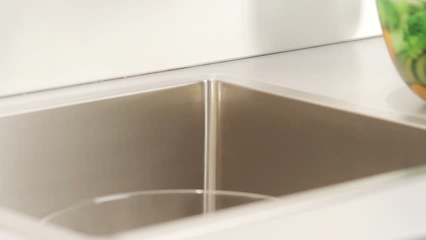 Draining blanched vegetables