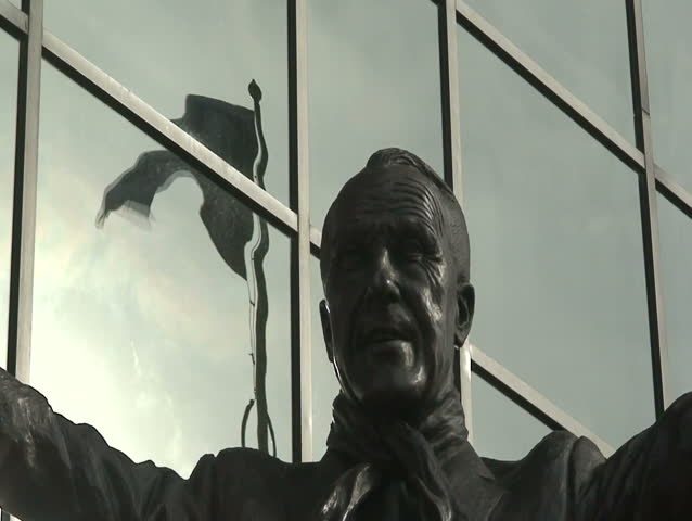 zoom out of bill shankly memorial, 16:9 anamorphic widescreen