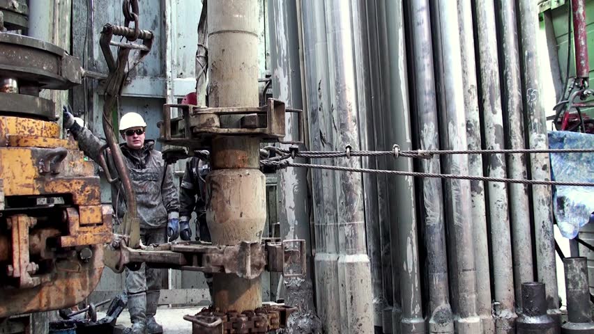 Lengthening drill pipe at the wellhead.