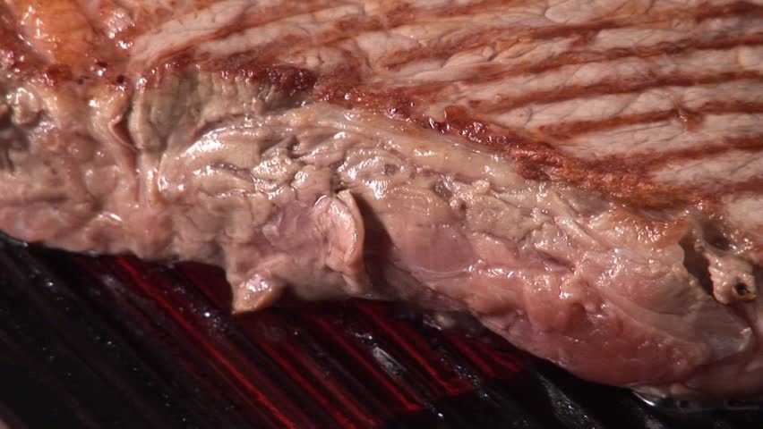 Grilling beefsteak on an electric grill