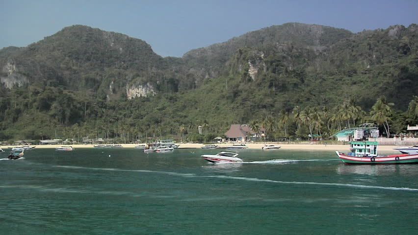 Ao Loh Da Lam Beach