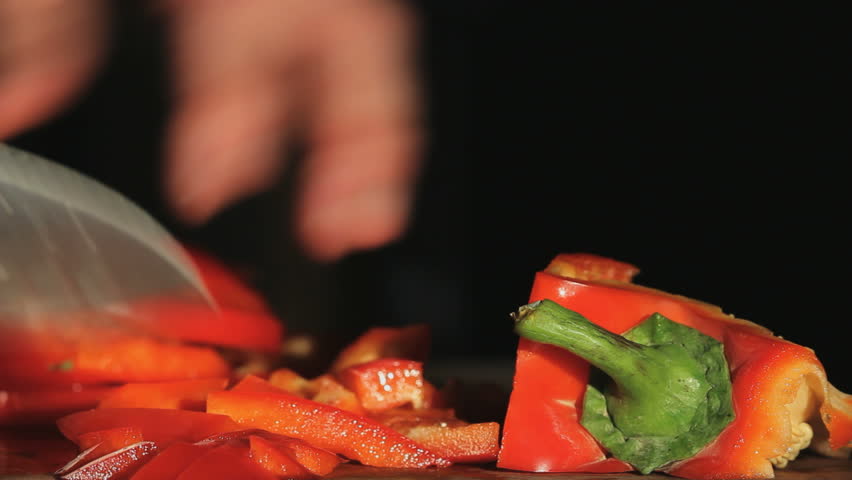 Slicing a red paprika 1