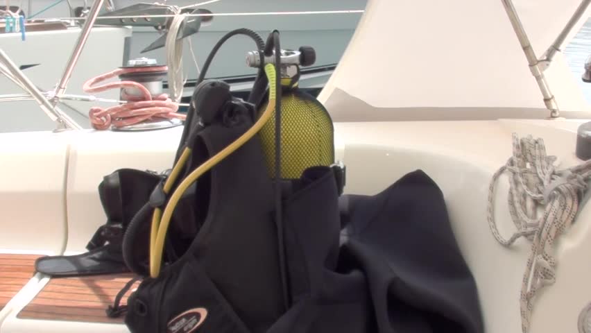 Scuba apparatus on-board, zoom in