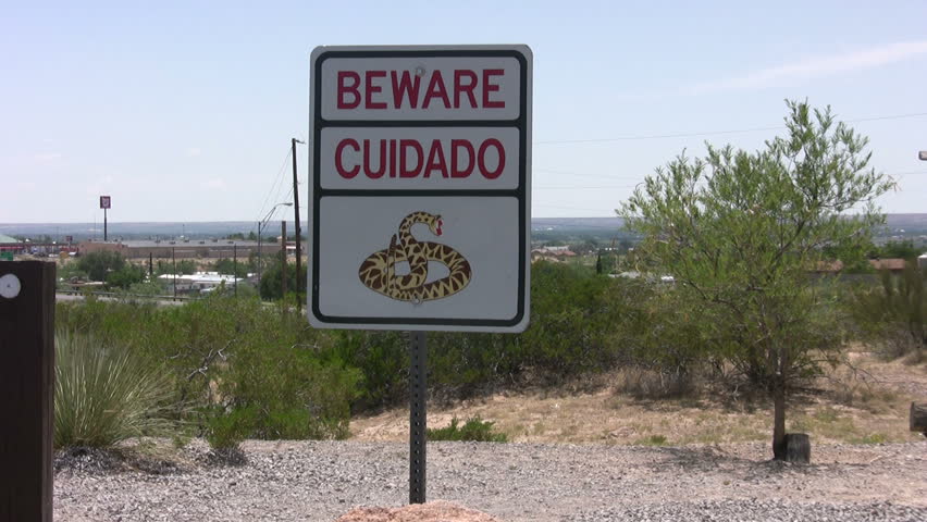 Warning sign to beware of rattle snakes at a New Mexico rest stop