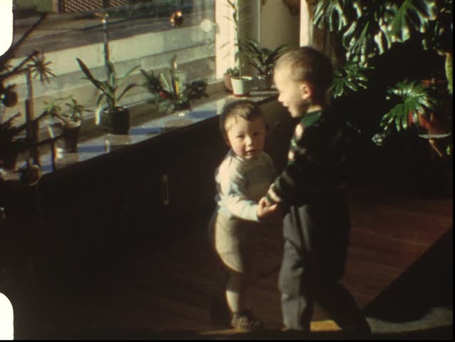 Ring-a-ring-a-roses (vintage 8 mm film)