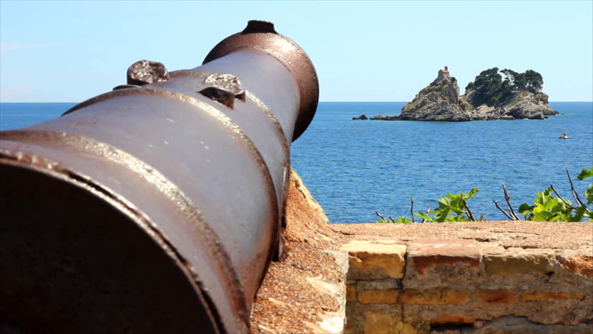 Cannon of the Fortress at Sea