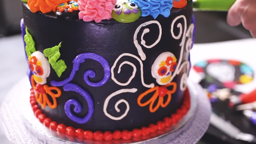 Step By Step Baker Decorating Stockvideos Filmmaterial 100