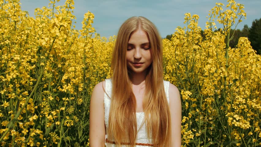 Young girls flowering — photo 3