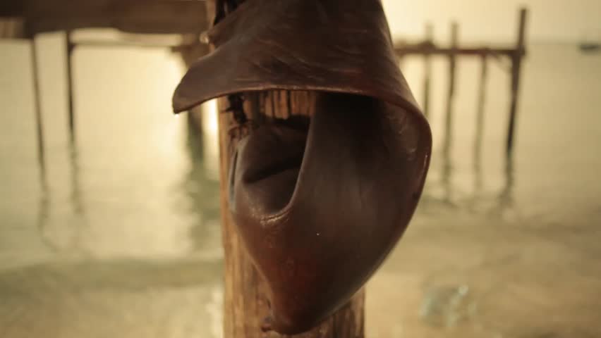 Header of flagon