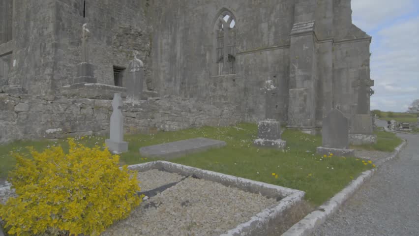 Wall monument in Quin