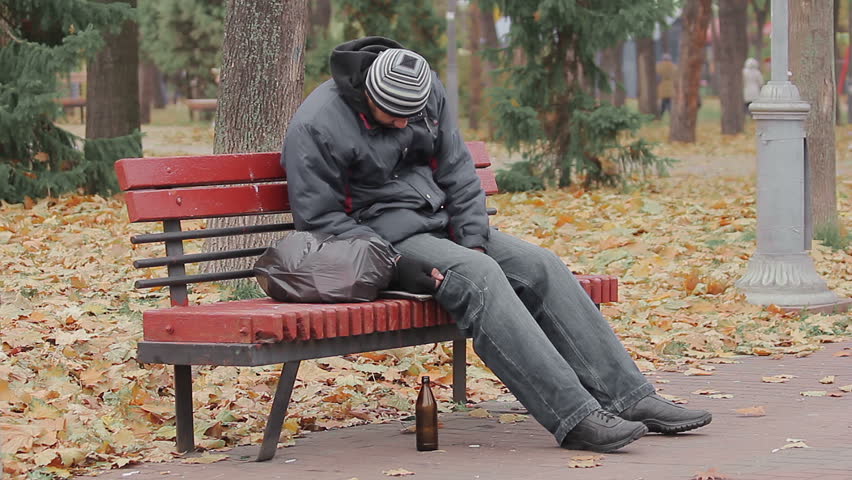 pyanie-v-parke-video-intim-foto-zrelih-zhenshin