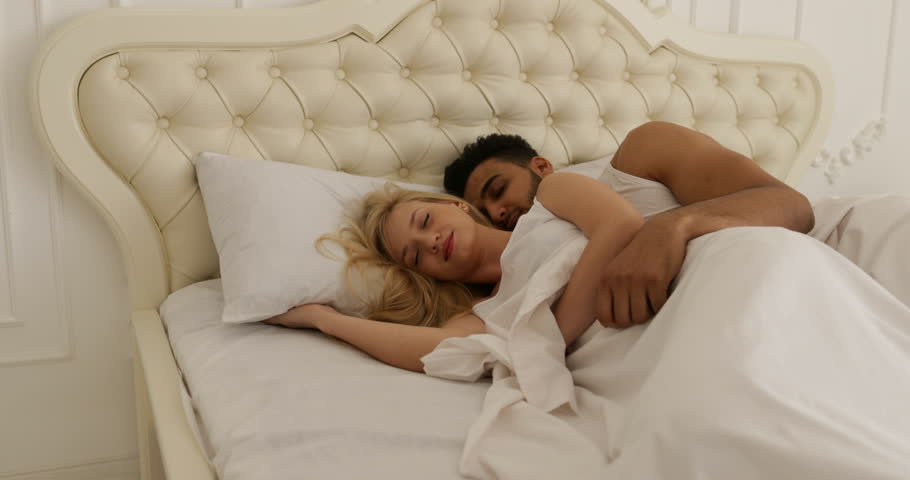 Couple Sleep Lying On Bed Video De Stock Totalmente Libre De Regalias 19708372 Shutterstock