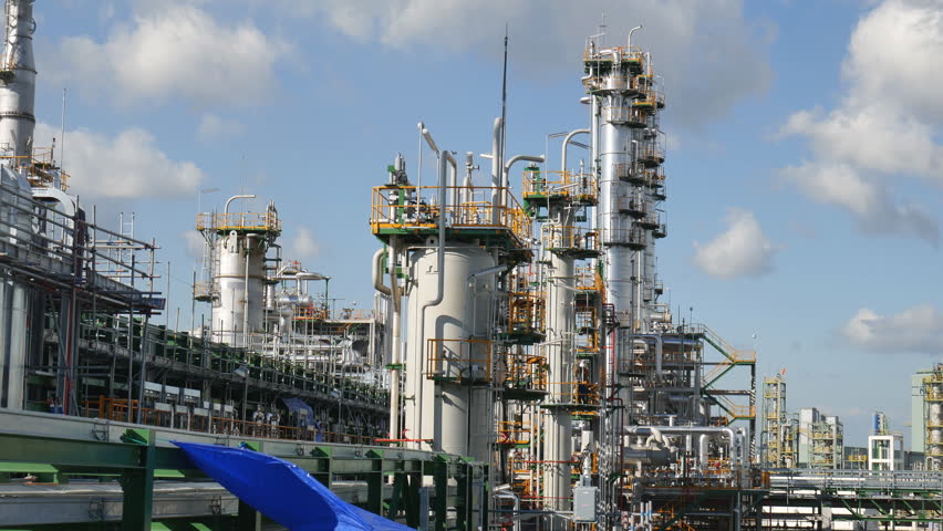 Oil Refinery Plant , Pipeline Structure And Machinery In Process Area ...