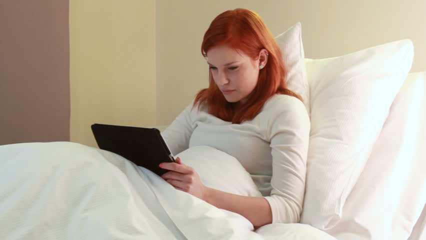Pregnant redhead fucks on bed