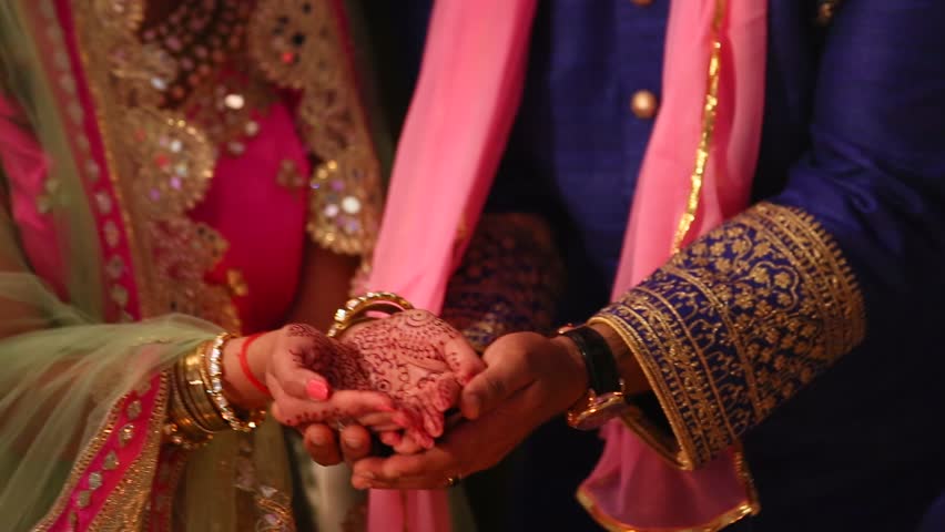 Hd00 36the Bride And Groom Poured Rice In Her Hands Near The