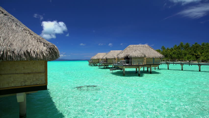 Overwater Luxury Bungalows Powered By Solar Energy In Aquamarine Lagoon ...