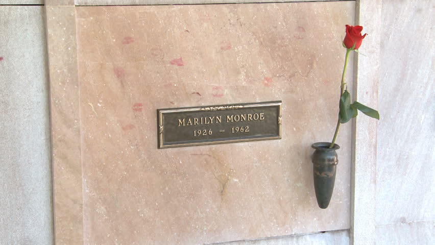 LOS ANGELES - MARCH 2: Marilyn Monroe's Crypt With A Fresh Red Rose At ...