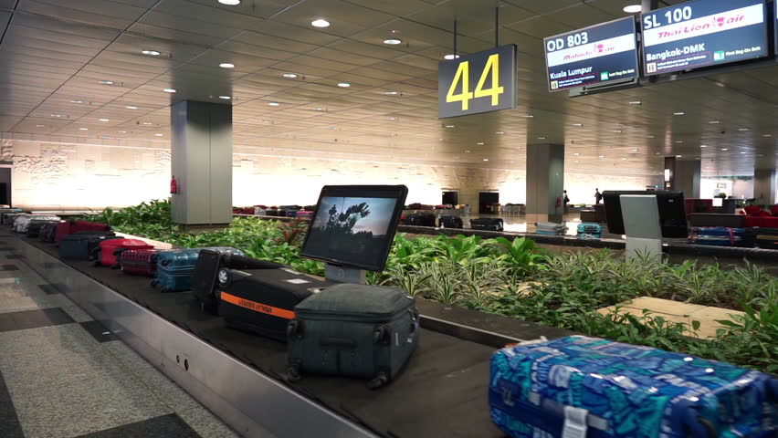 changi airport store luggage