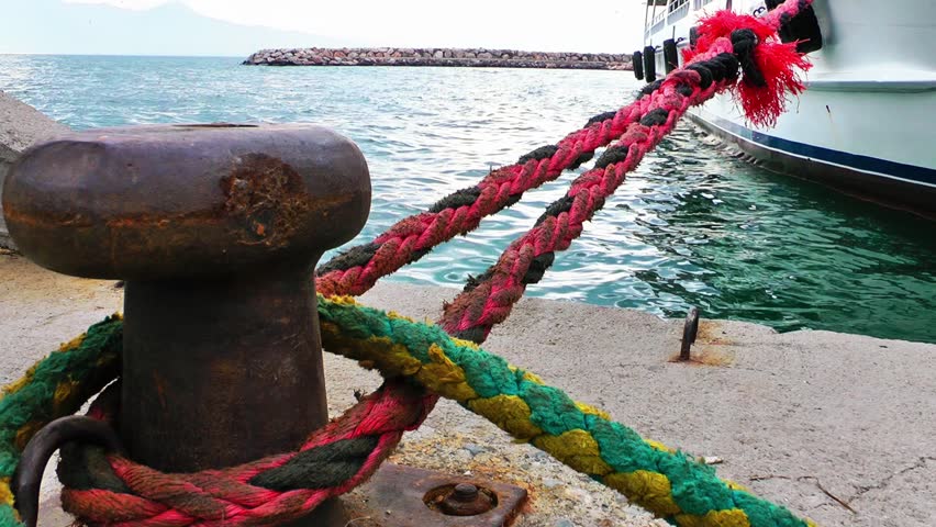 Header of bollard