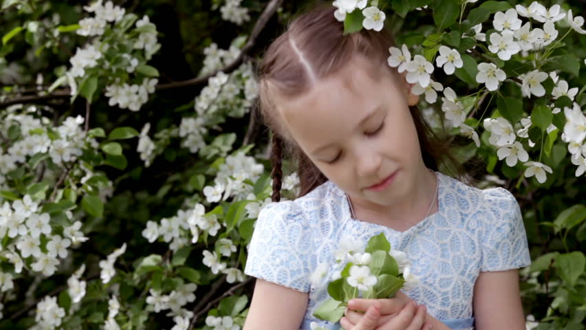 Eat blossoming flower lick