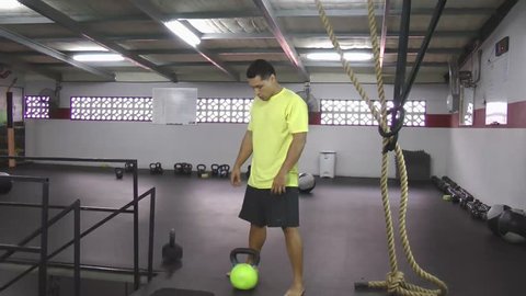 Kettlebell Swing Crossfit Fitness Video De Stock Totalmente Libre