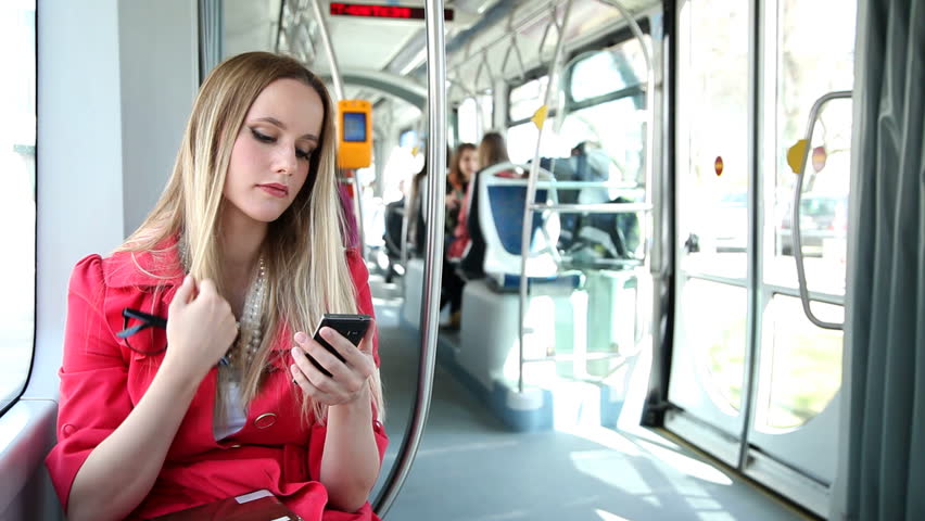 blonde-woman-giving-ride