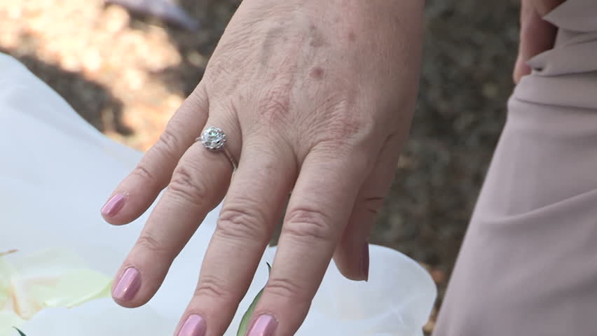 Can mature bride thumbs point That mature bride thumbs