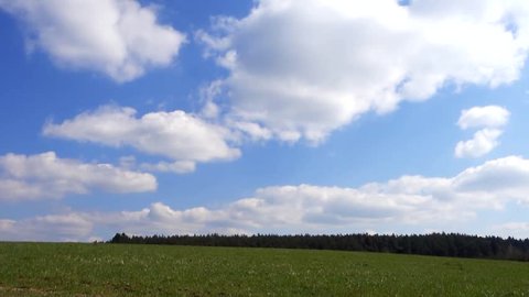 Đồng cỏ xanh, bầu trời xanh, mây trắng - Hình ảnh này sẽ khiến bạn ngạc nhiên vì sự thuỷ chung và hoàn hảo của màu sắc. Với những khoảnh khắc của đồng cỏ xanh, bầu trời xanh qua những đám mây trắng mịn màng, hình ảnh này sẽ khiến bạn cảm thấy thư giãn và khiến trái tim bạn bình yên.